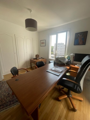 PHOTO BUREAU COUR 2 .JPG